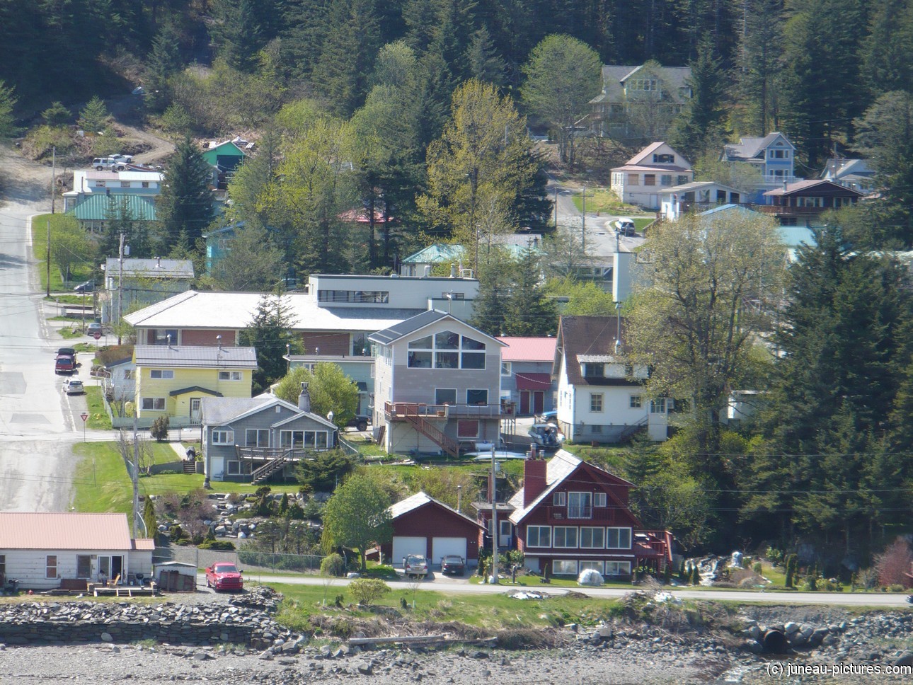 Houses in Juneau as seen from NCL Pearl cruise ship.jpg