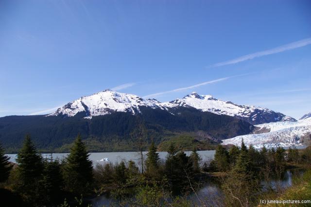 Mendenhall Glacier visitor area 2.jpg