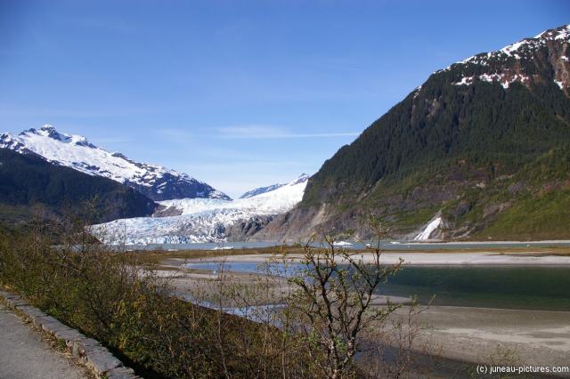 Mendenhall Glacier visitor area 17.jpg