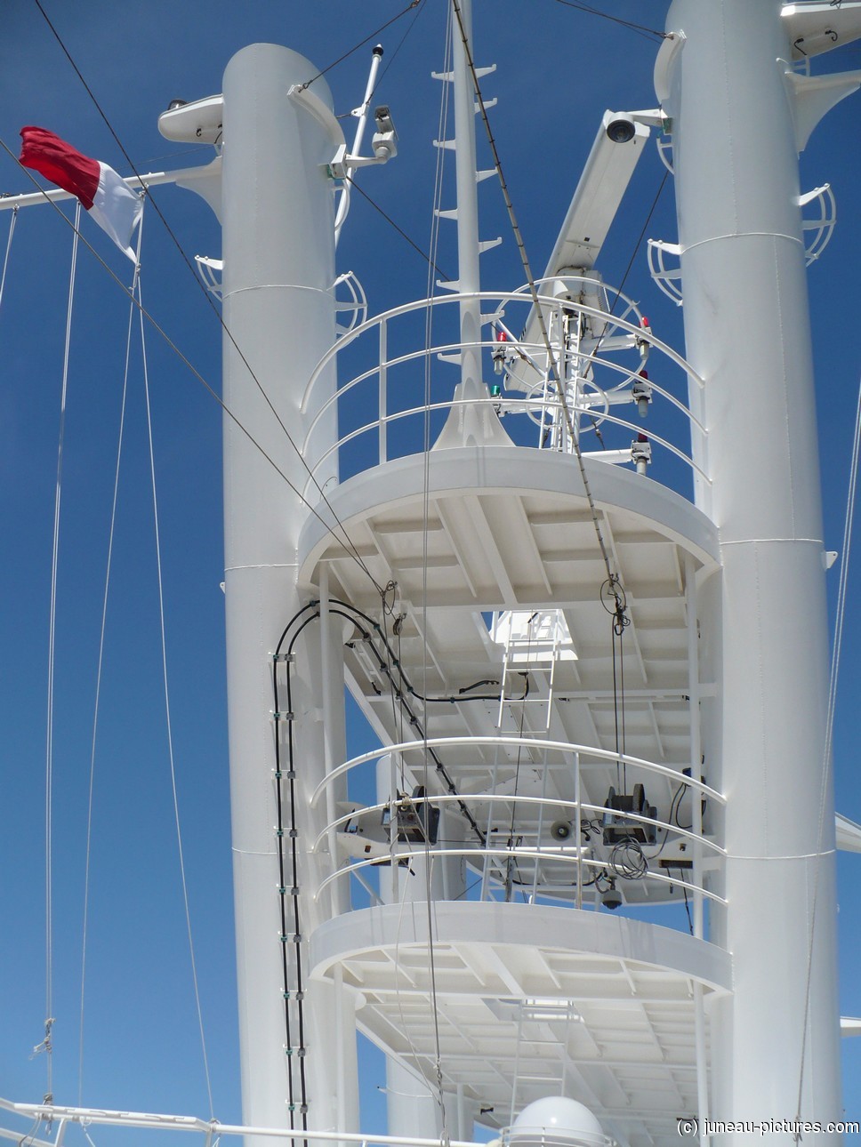 Norwegian Pearl antenna towers.jpg