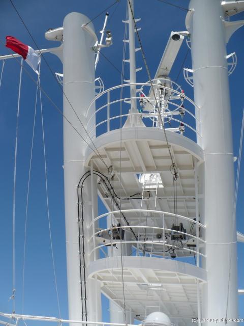 Norwegian Pearl antenna towers.jpg