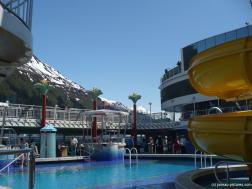 Norwegian Pearl pool deck in Juneau Alaska.jpg
