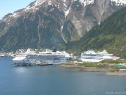 Norwegian Star and other cruise ships docked at Juneau.jpg