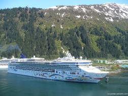 Norwegian Star docked at Juneau Alaska.jpg
