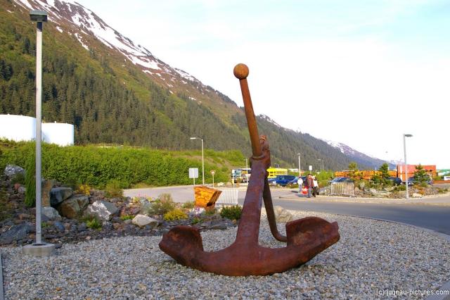 Rusty anchor at the Juneau cruise pier 2.jpg