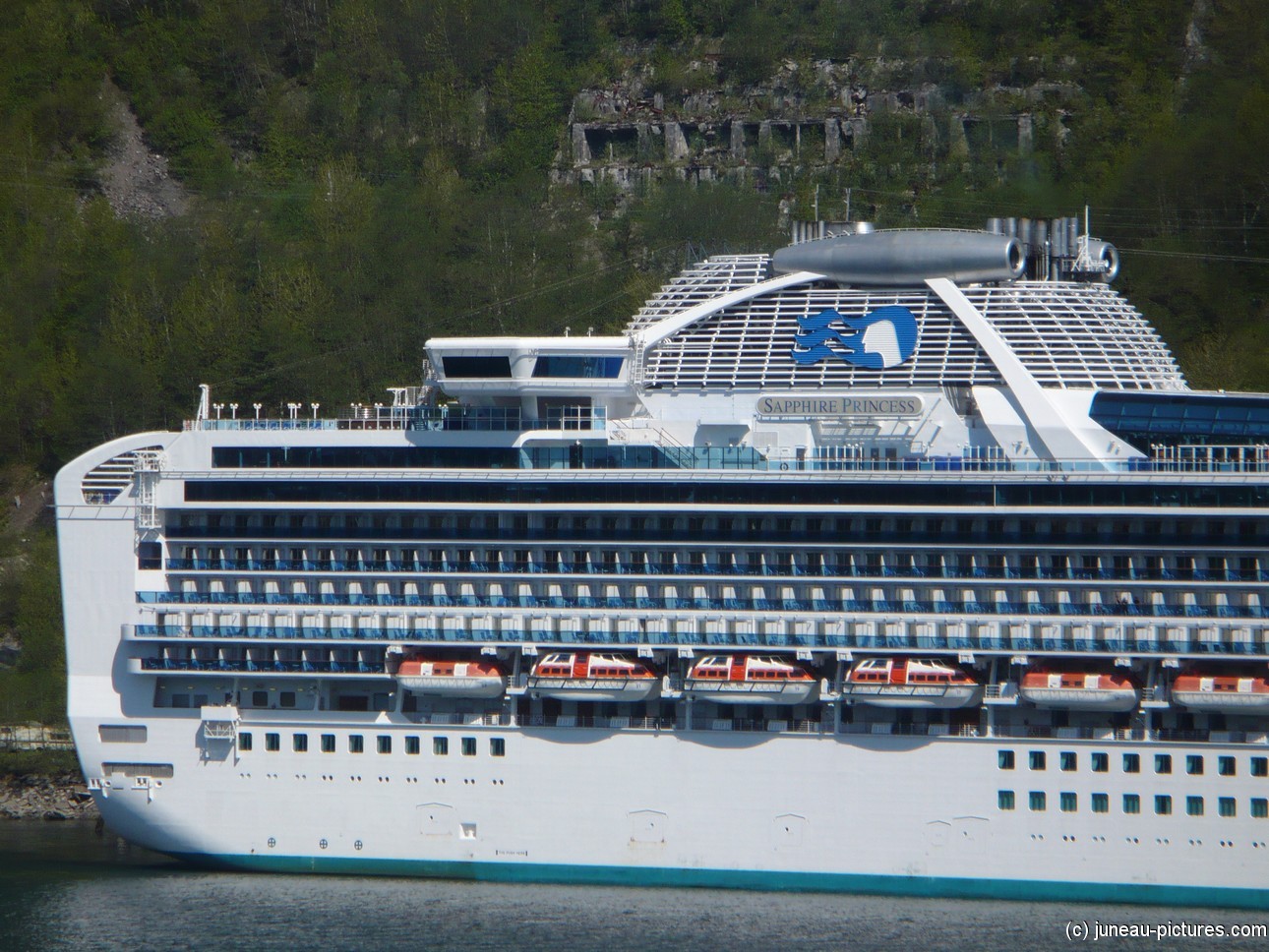 Sapphire Princess docked at Juneau (2).jpg