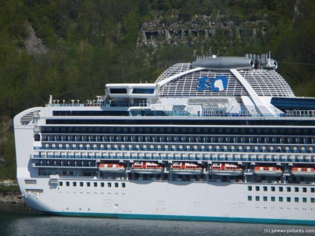 Sapphire Princess docked at Juneau (2).jpg